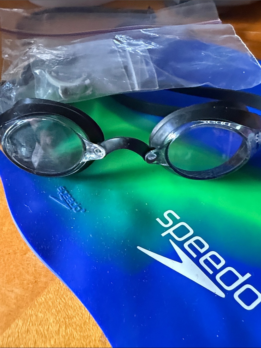 Speedo Men's Blue-Green Silicone Swim Cap with Black Goggles